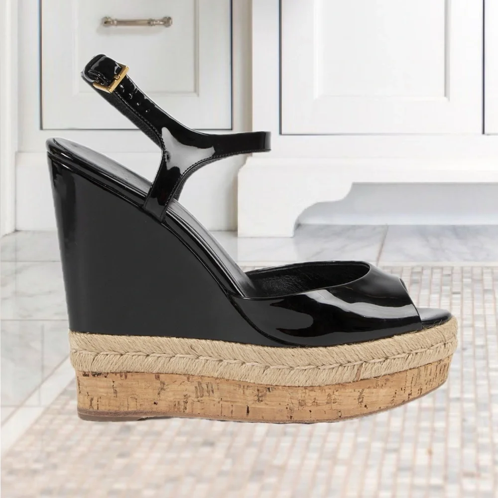 AUTHENTIC GUCCI BLACK PATENT LEATHER SANDALS - Picture 5 of 8